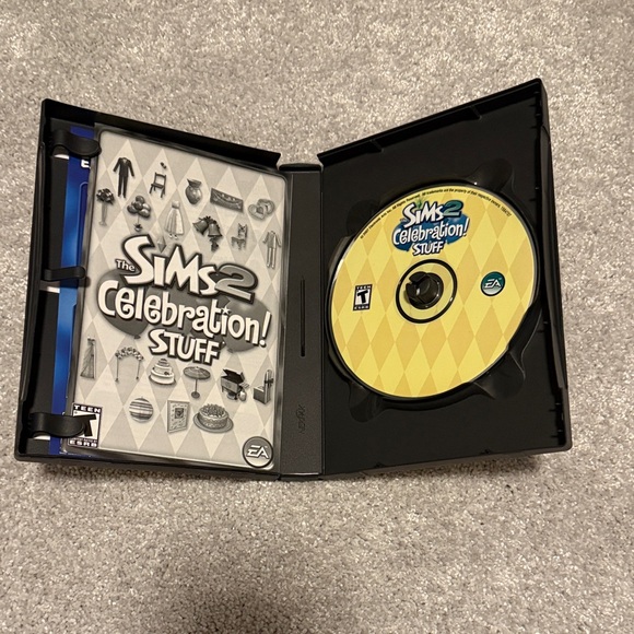 The Sims 2 Family Fun & Celebration Stuff PC Game - Picture 3 of 4